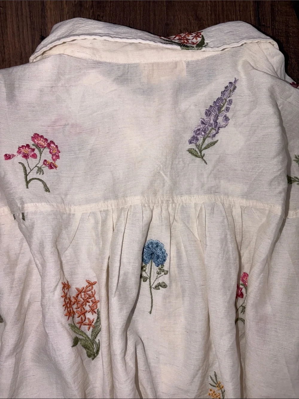 NWT entro Cream Floral Embroidered Button-Front Blouse - Picture 11 of 11
